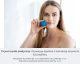 Kobieta prezentuje bańki do masażu twarzy. Dowiedz się, masaż twarzy bańką chińską jak często go wykonywać dla najlepszych efektów.