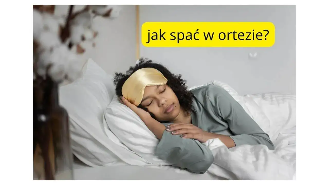 Kobieta śpi w ł&oacute;żku z opaską na oczach. Tekst na ż&oacute;łtym tle pyta: jak spać w ortezie?